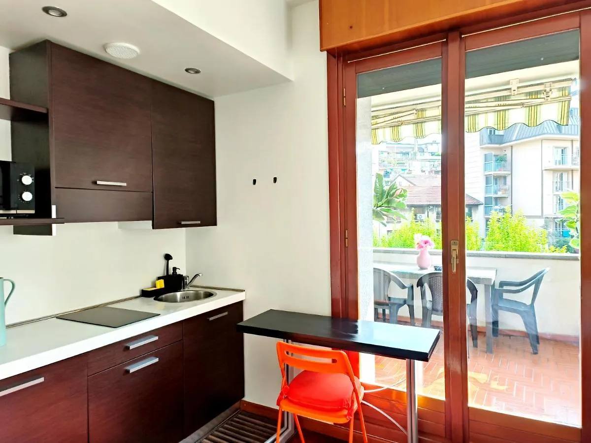 Exclusive And Unobtainable Big Terrace In Milano Downtown With Ac, Wifi, Subway M1 And M2 In Shopping Area Apartment